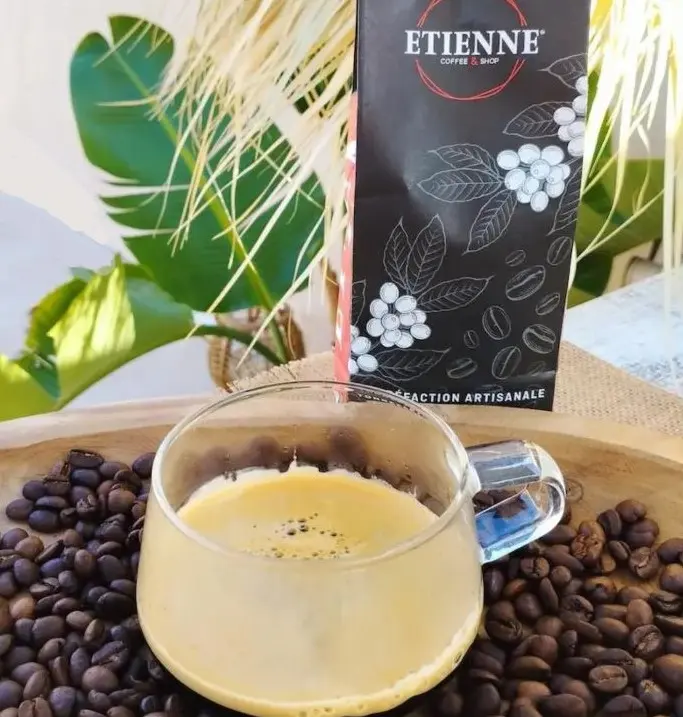 ETIENNE Coffee & Shop café en grains café moulus été 2023